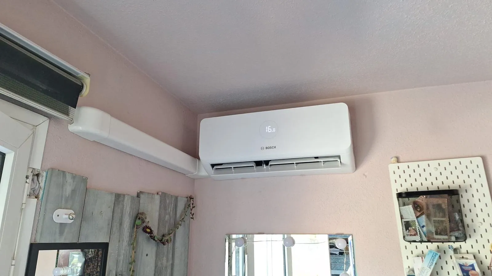Aire acondicionado instalado en habitación