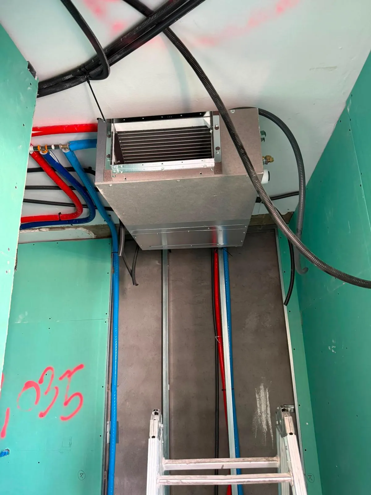Instalación profesional de aire acondicionado en vivienda